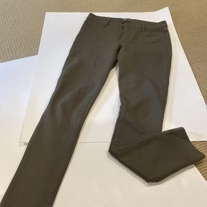 VINCE SIZE 0 JEAN/ JEGGINGS WITH ZIPPER AND WORKING POCKETS ARMY GREEN